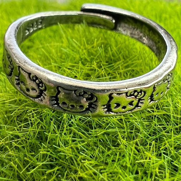 Hello Kitty Silver Ring - Picture 2 of 10